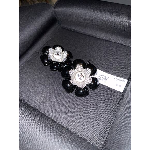 2025 Chanel Clip Earrings (NWT) - Picture 2 of 4